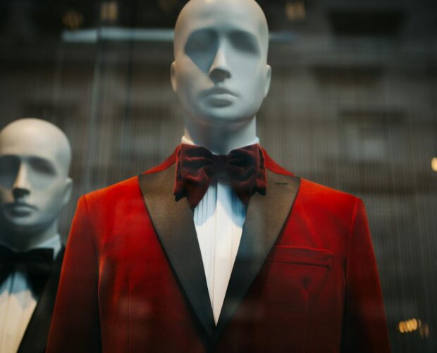 Stylish red tuxedo jackets showcased on mannequins, reflecting modern fashion.